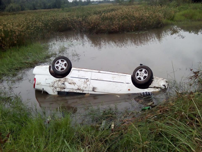 Car rescued from Majidun River1