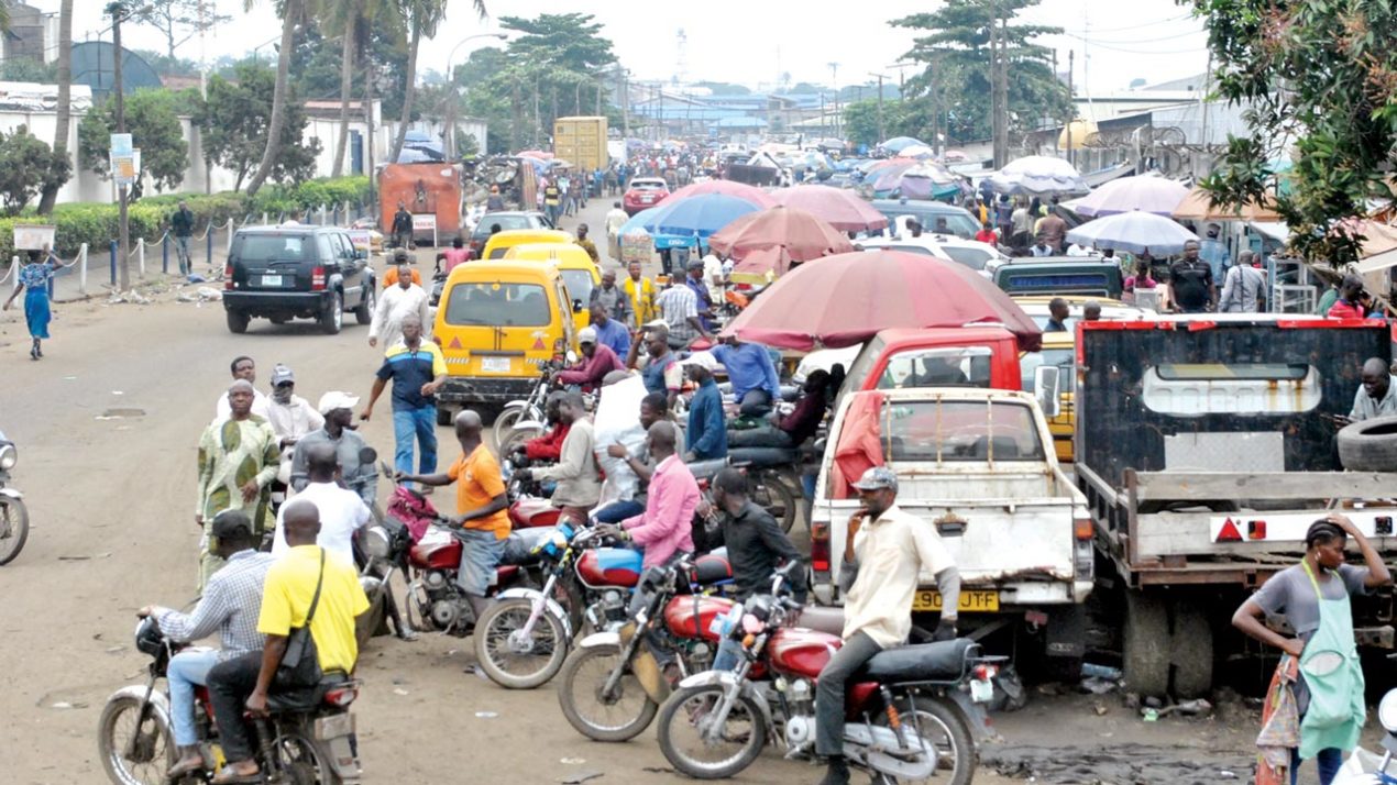 roadside-traders-and-cars-ambode-warns